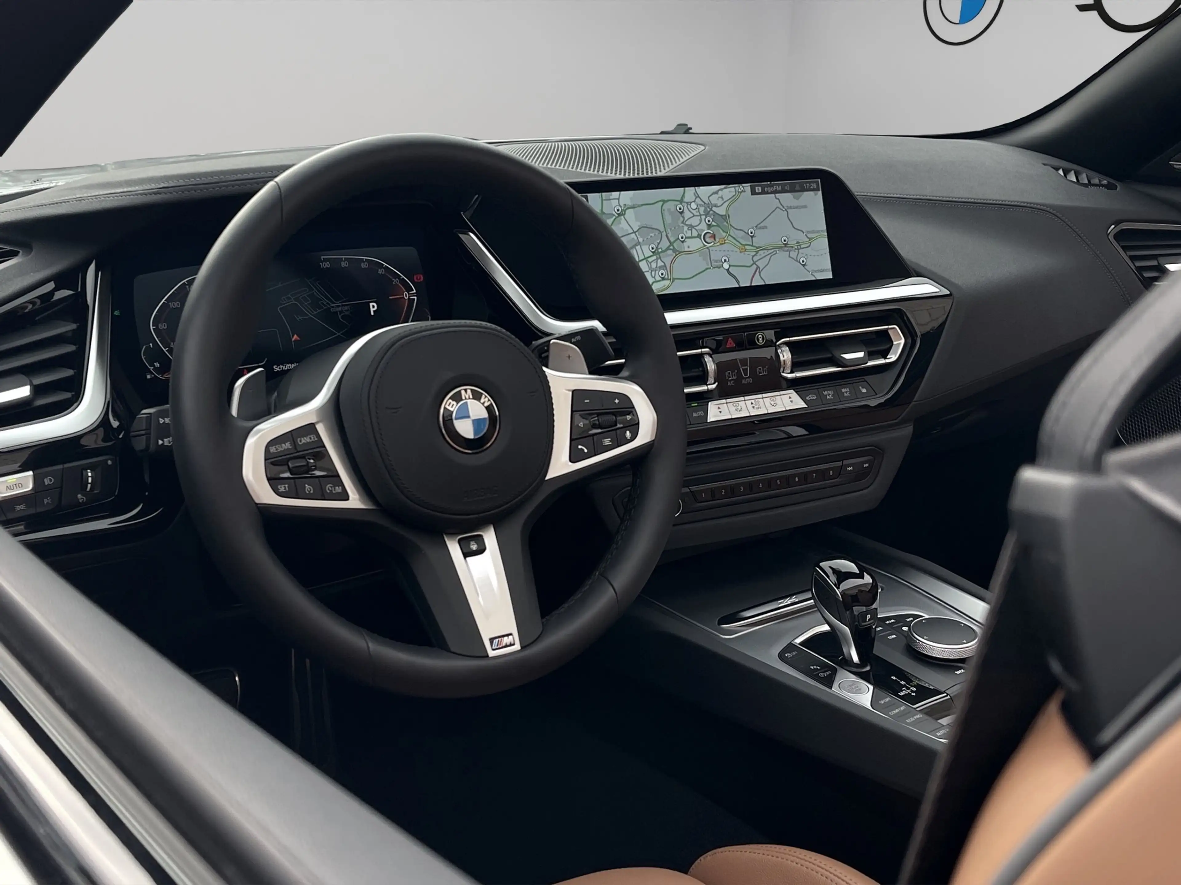 BMW Z4 sDrive20i — photo 7