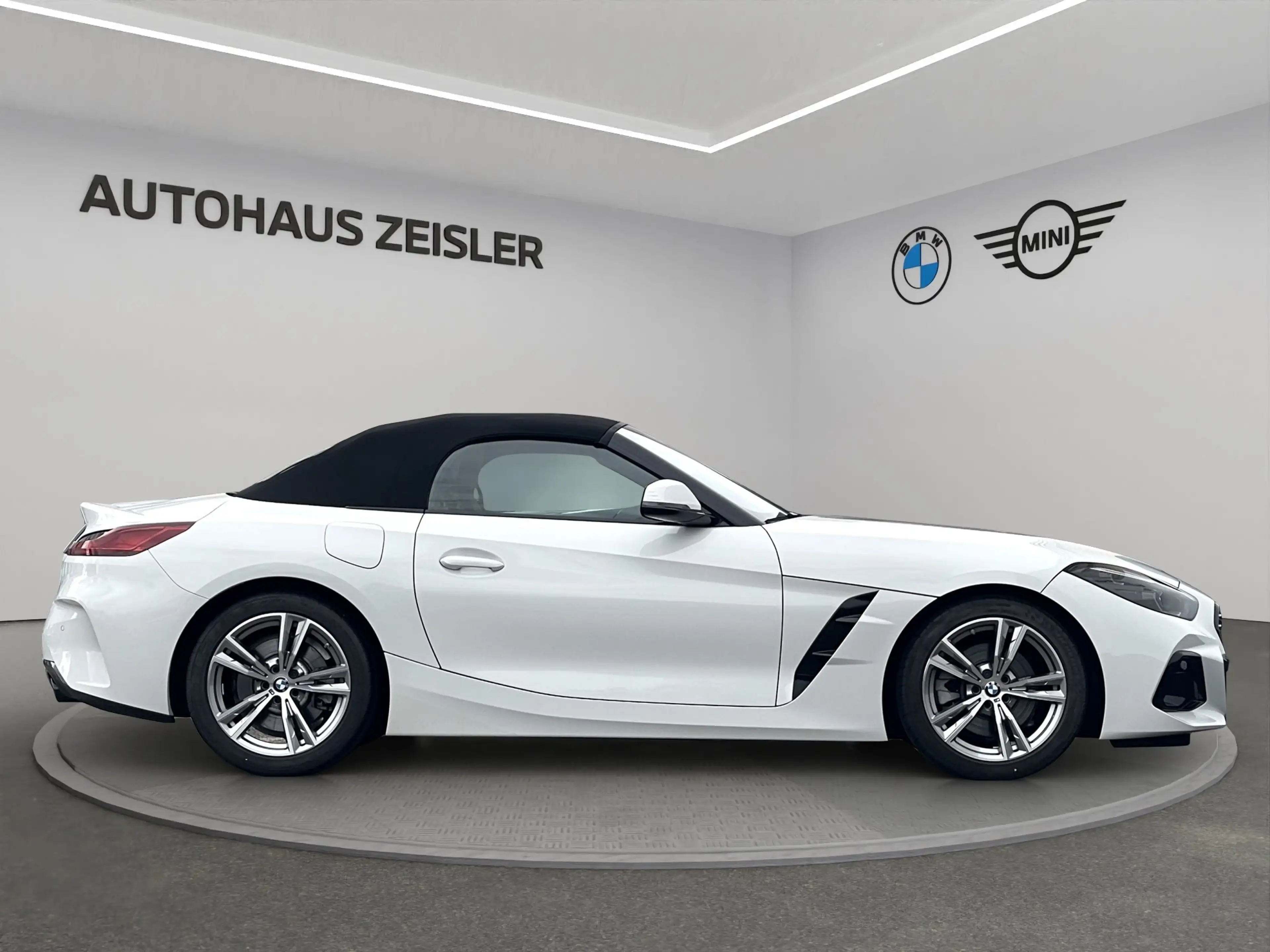 BMW Z4 sDrive20i — photo 3