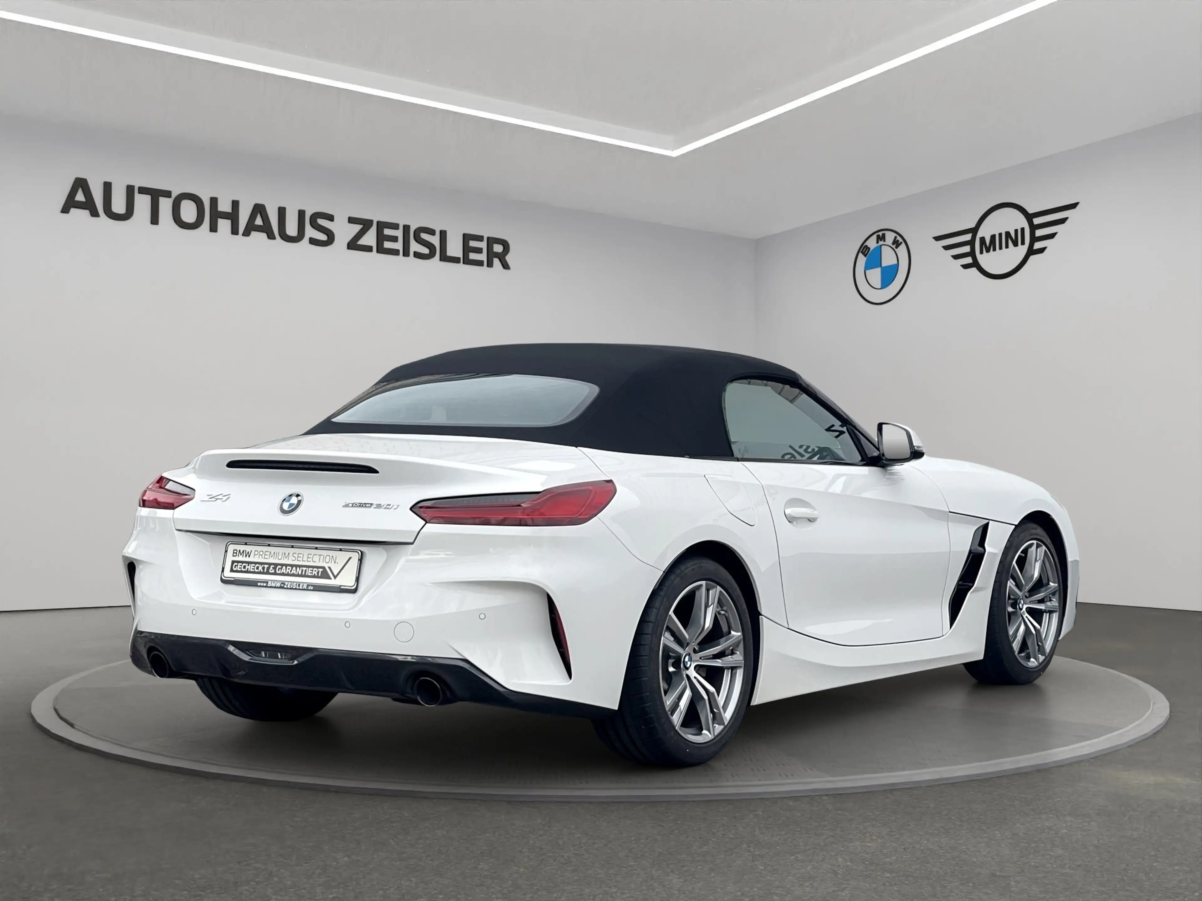 BMW Z4 sDrive20i — photo 2