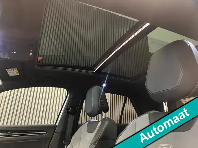 Volkswagen T-Roc view 4
