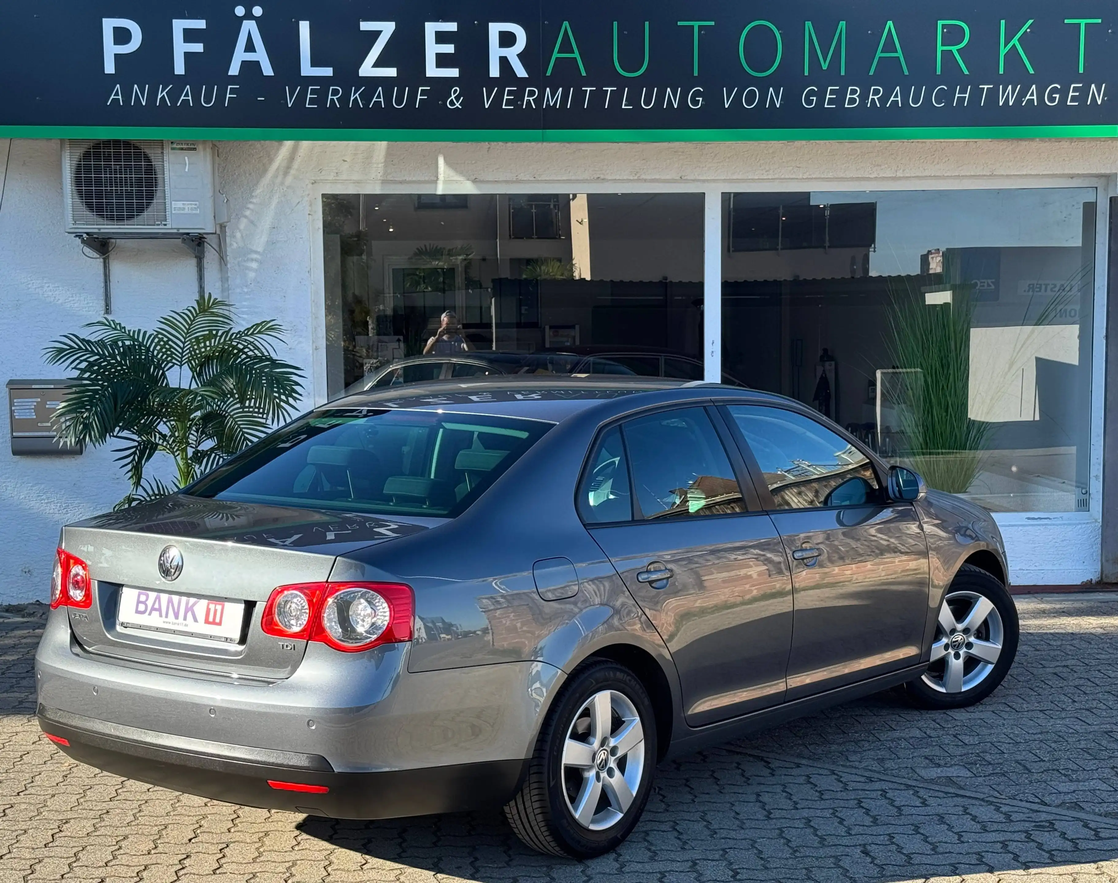 Volkswagen Jetta 1.9 TDI 1.Hand 97.500 km PDC NAVI Sitzheizung — photo 4