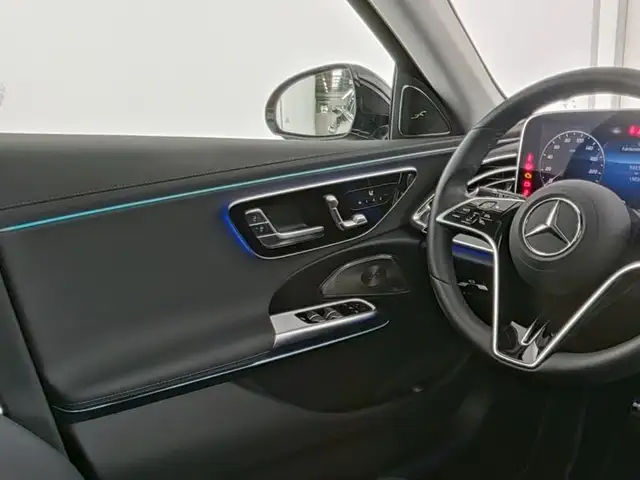 Mercedes-Benz E-Class view 9