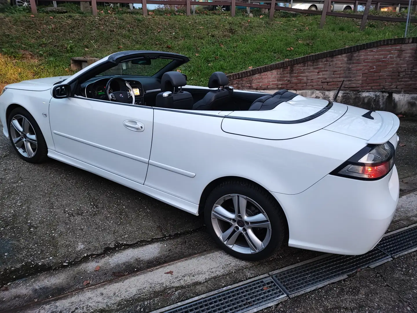 Saab 9-3 Cabriolet 1.9 ttid Aero KM 102.000 Weiß - 1