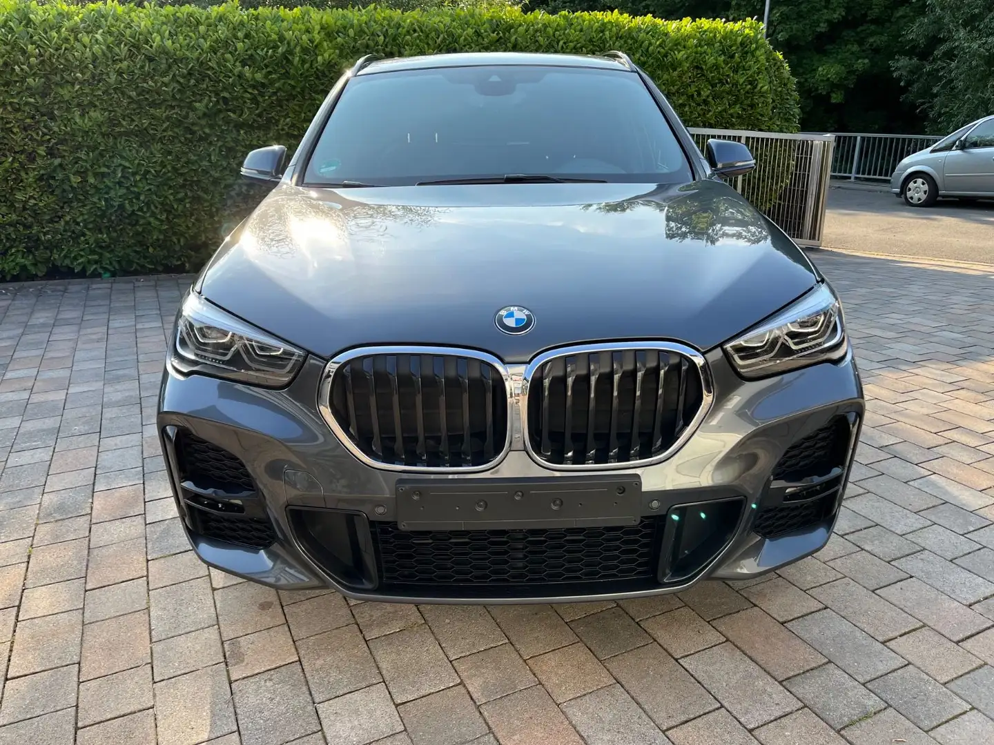 BMW X1 20dx M Paket Navi LED Pano Hifi DAB Apple 19 Grau - 2