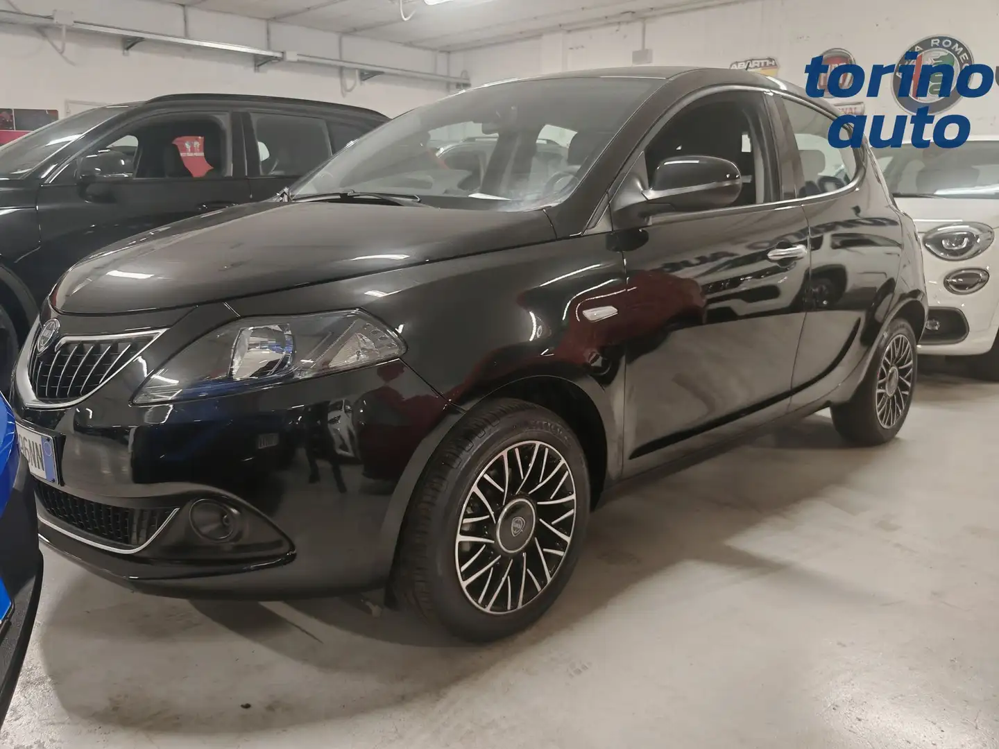 Lancia Ypsilon Ypsilon 1.0 FireFly 5 porte S&S Hybrid Gold Nero - 2