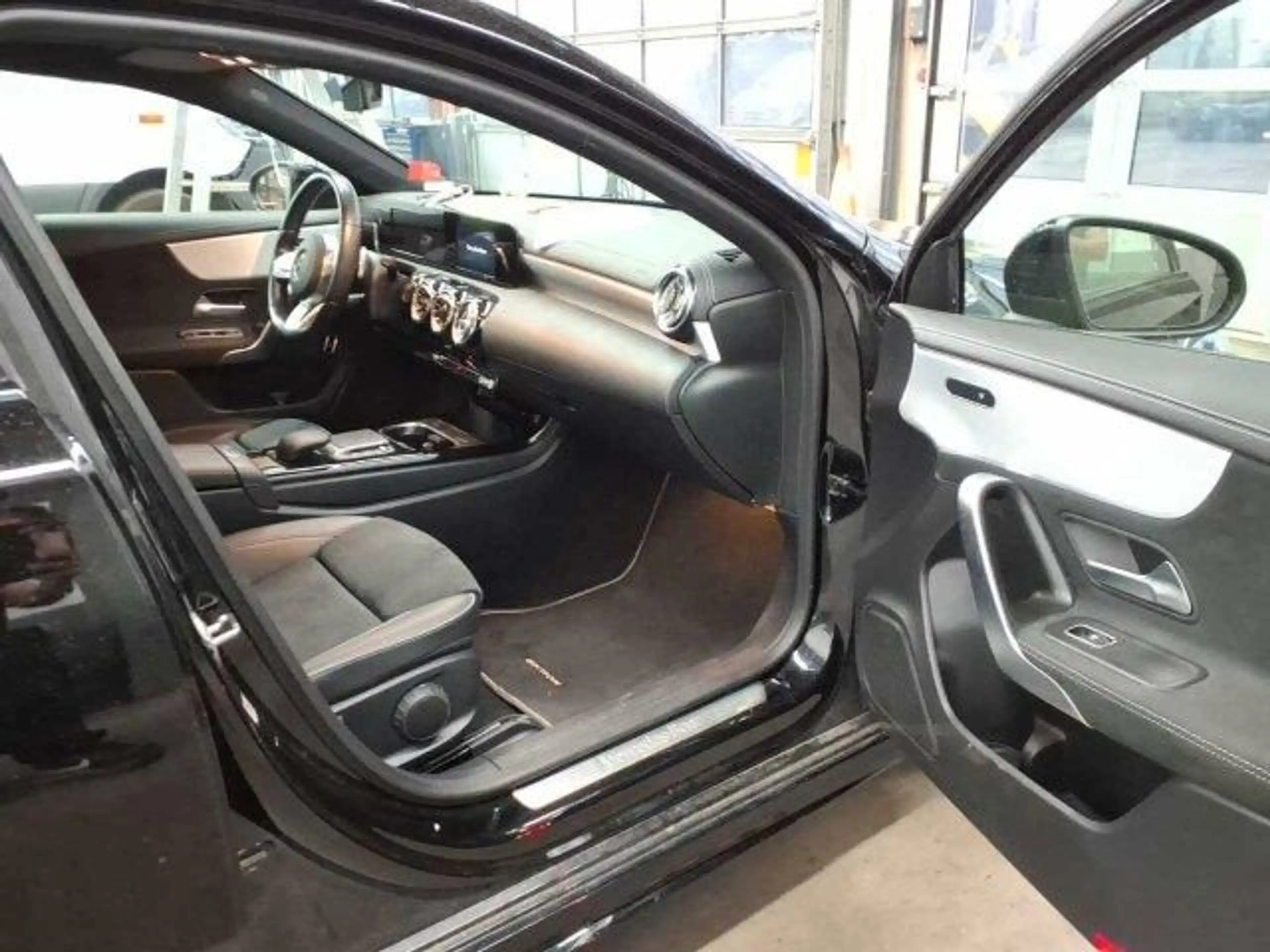 Mercedes-Benz A 250 e Limo AMG Line KAM*WIDE*LED*AMBIENTE*U-FRE — photo 5
