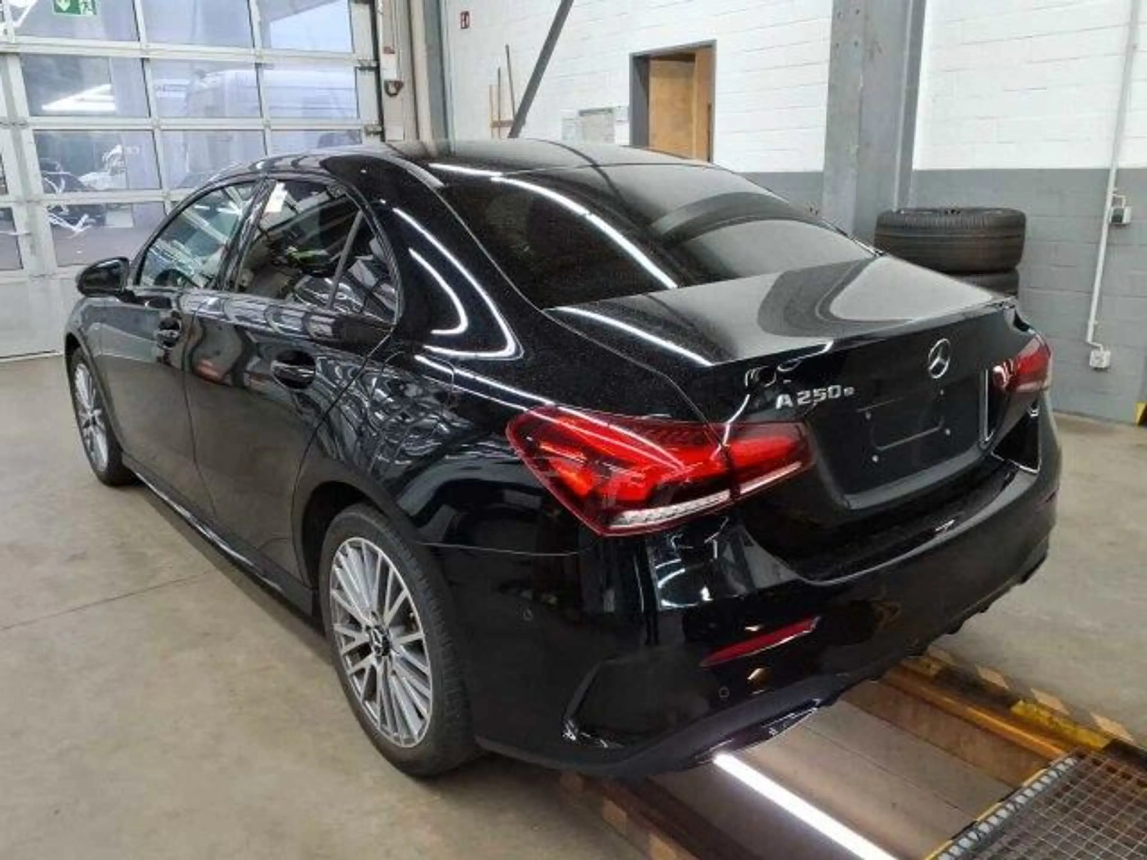 Mercedes-Benz A 250 e Limo AMG Line KAM*WIDE*LED*AMBIENTE*U-FRE — photo 2