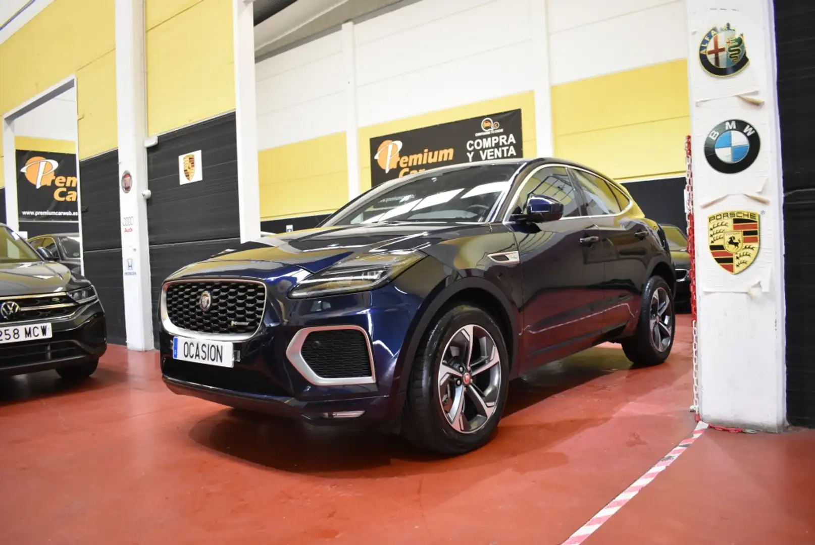Jaguar E-Pace 1.5 I3 PHEV R-Dynamic HSE AWD Aut. 309 Blue - 1