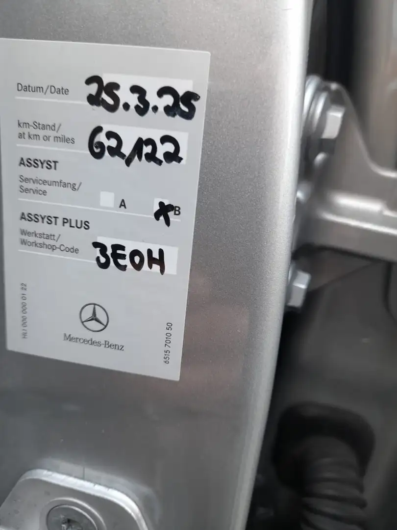 Mercedes-Benz GLA 250 GLA 250 4Matic Sport Utility Silber - 2