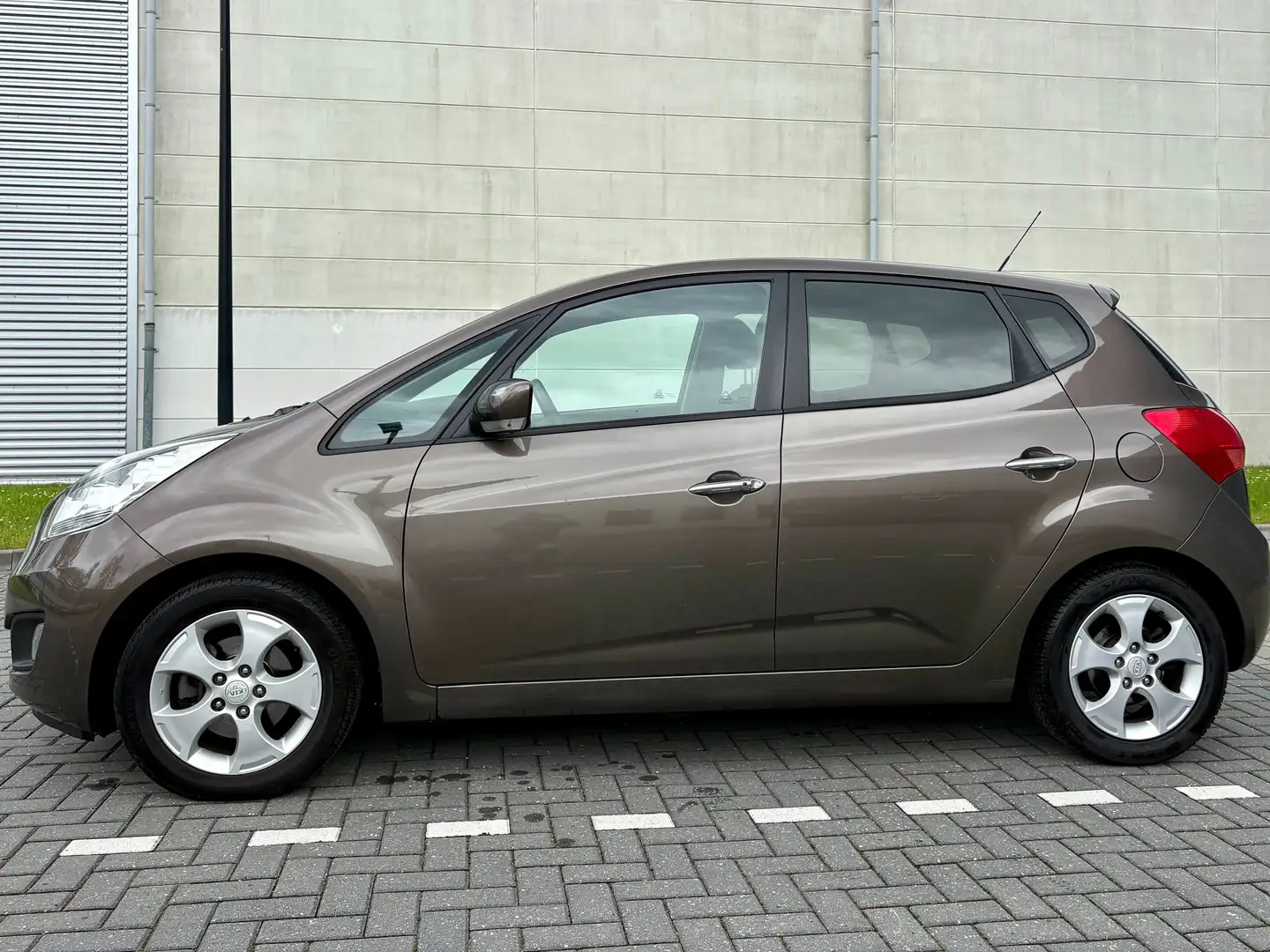 Kia Venga Venga 1.6 CVVT World CupEd Marrón - 1