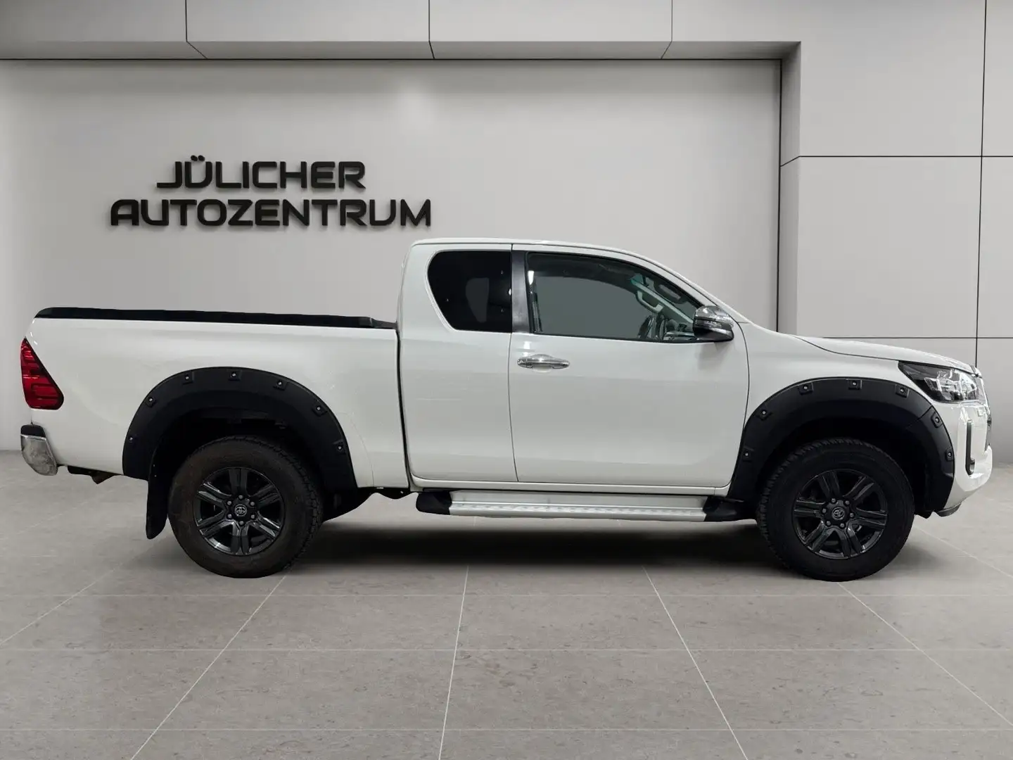 Toyota Hilux 2.4 Automatik Extra Cab, 2.Hand, AHK 3500 Weiß - 2
