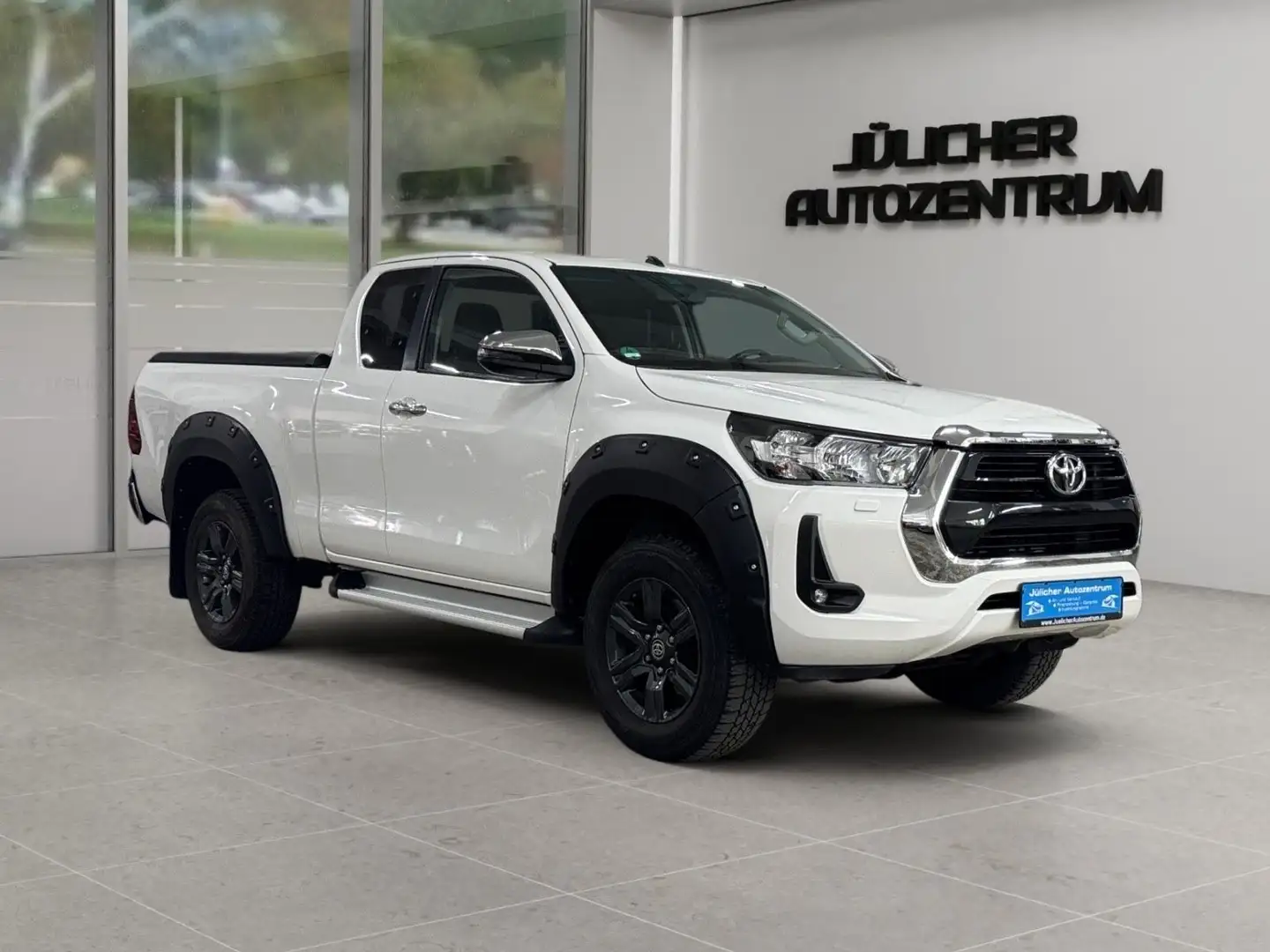 Toyota Hilux 2.4 Automatik Extra Cab, 2.Hand, AHK 3500 Weiß - 1