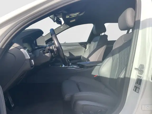 BMW 5 Series view 13