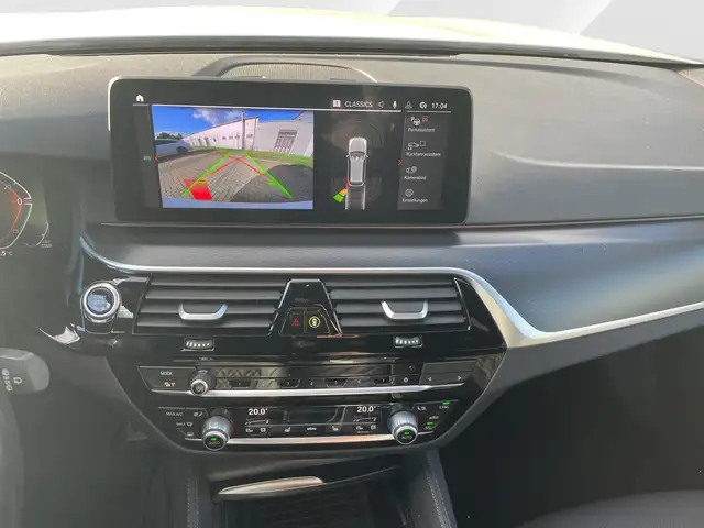 BMW 5 Series view 10
