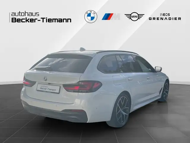 BMW 5 Series view 6