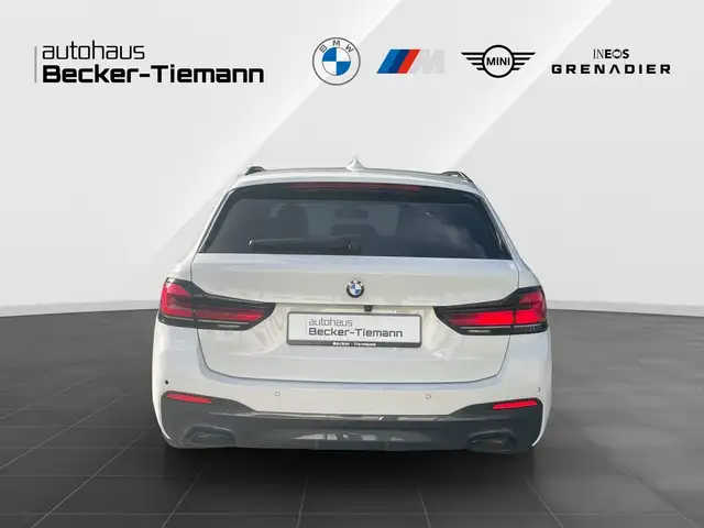 BMW 5 Series view 5