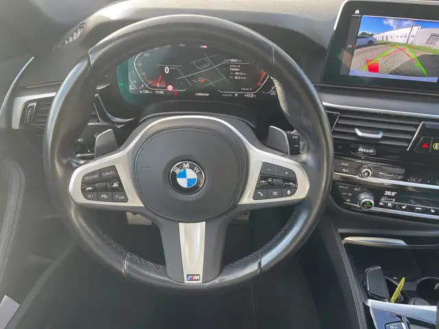 BMW 5 Series view 9