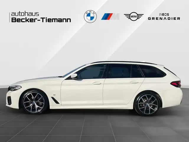 BMW 5 Series view 3