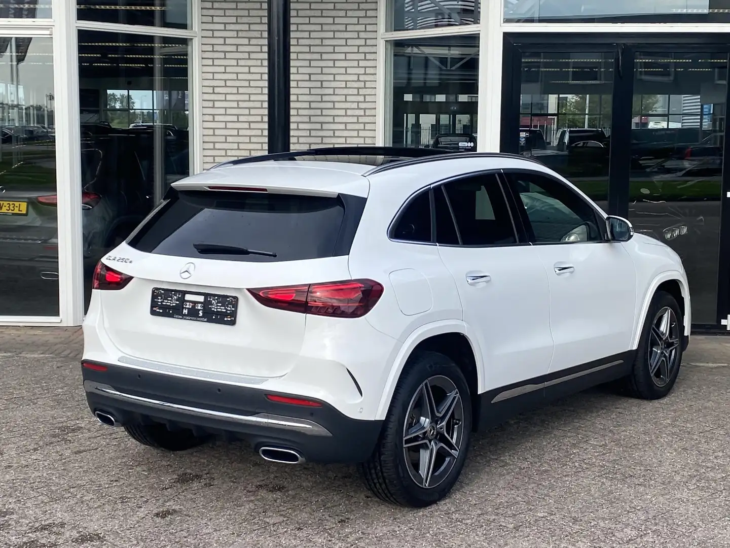 Mercedes-Benz GLA 250 GLA e AMG | Panoramadak Keyless Entry| Stoelverwar Wit - 2