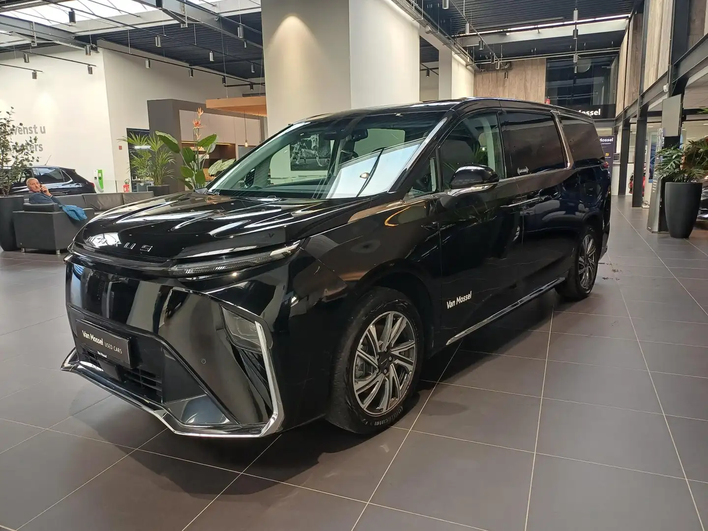 Maxus Mifa 9 BEV 90kWh Luxury Чорний - 2