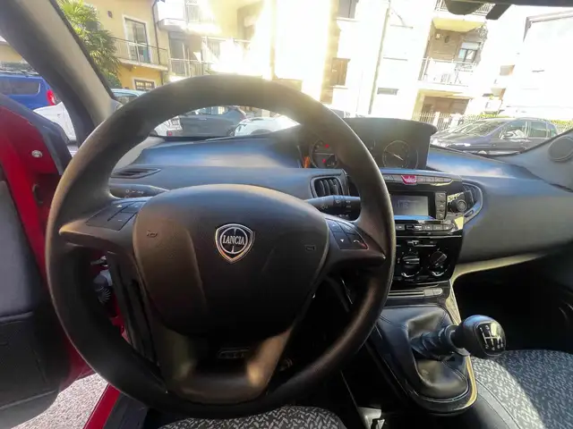 Lancia Ypsilon view 9