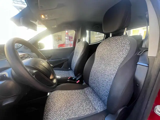 Lancia Ypsilon view 8
