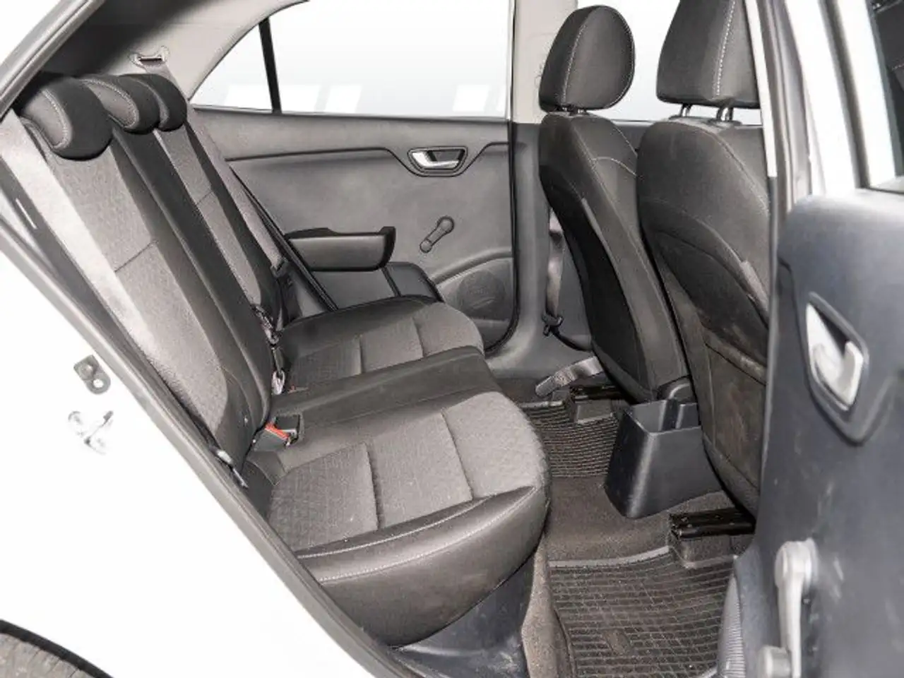 Kia Rio 1,2l 84PS Bluetooth Navi Klima Einparkhilfe 4