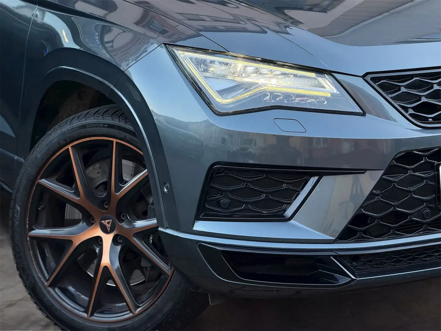 CUPRA Ateca 2.0 TSI 300CH 4Drive DSG7 / CARBON / MATRIX / ACC Grau - 2