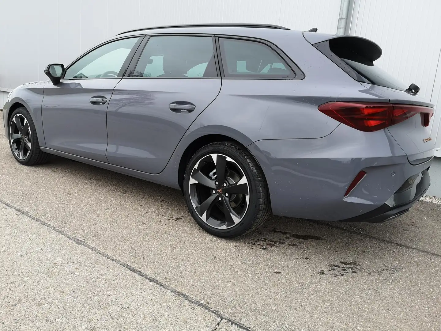 CUPRA Leon Sportstourer 2.0TSI 150 kW Kombi ST DSG 4x4 Edg... Grau - 2
