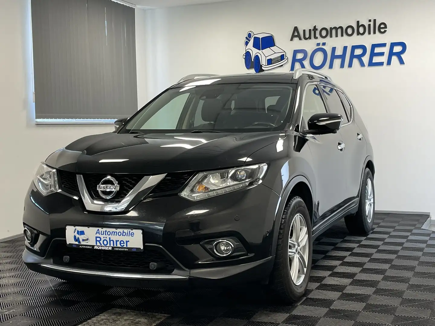 Nissan X-Trail Tekna 4x4 7-Sitzer Navi Pano 360° AHK Schwarz - 1