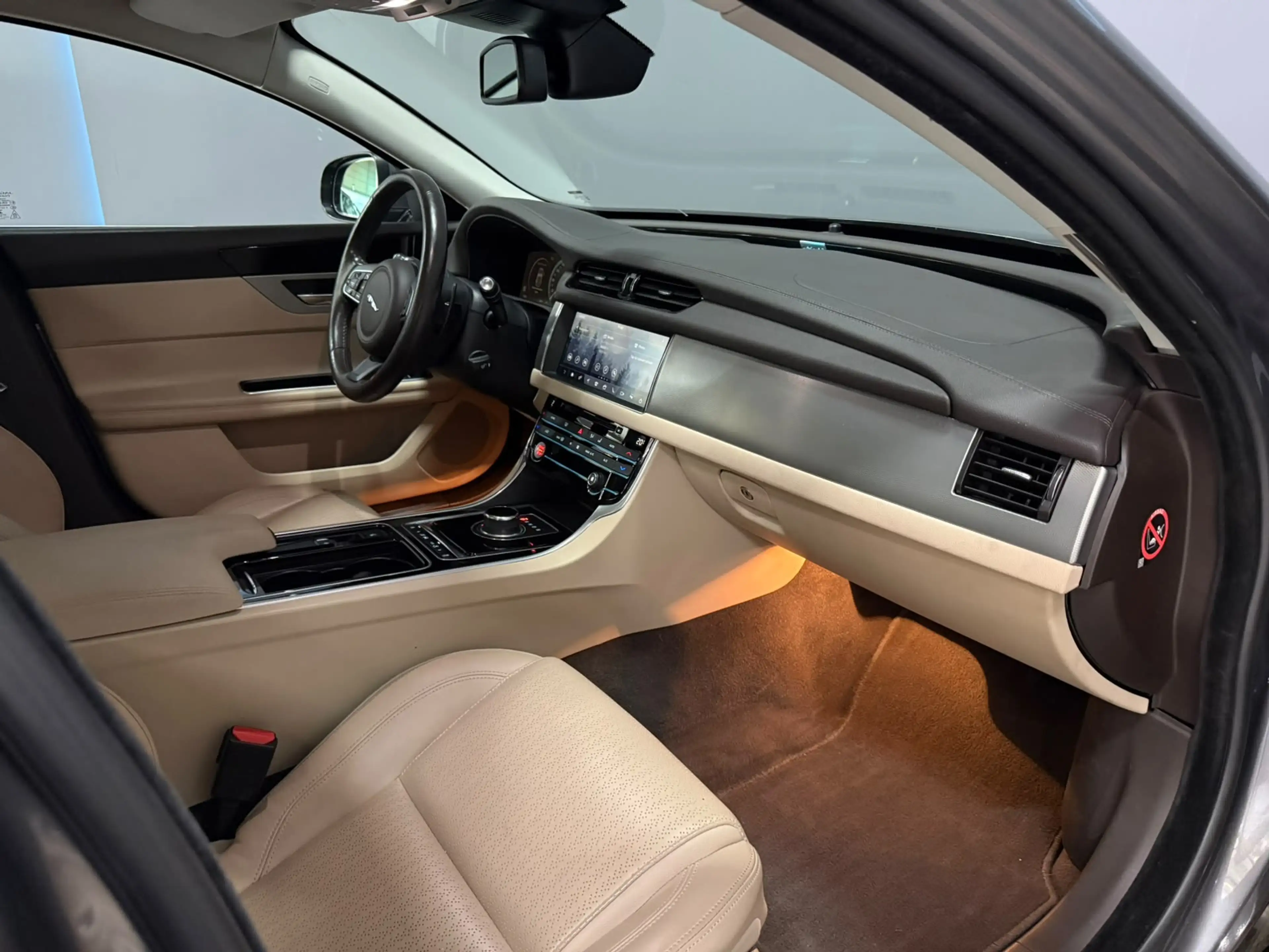 Jaguar XF 2.0d Portfolio volledig dealer onderhouden — photo 3