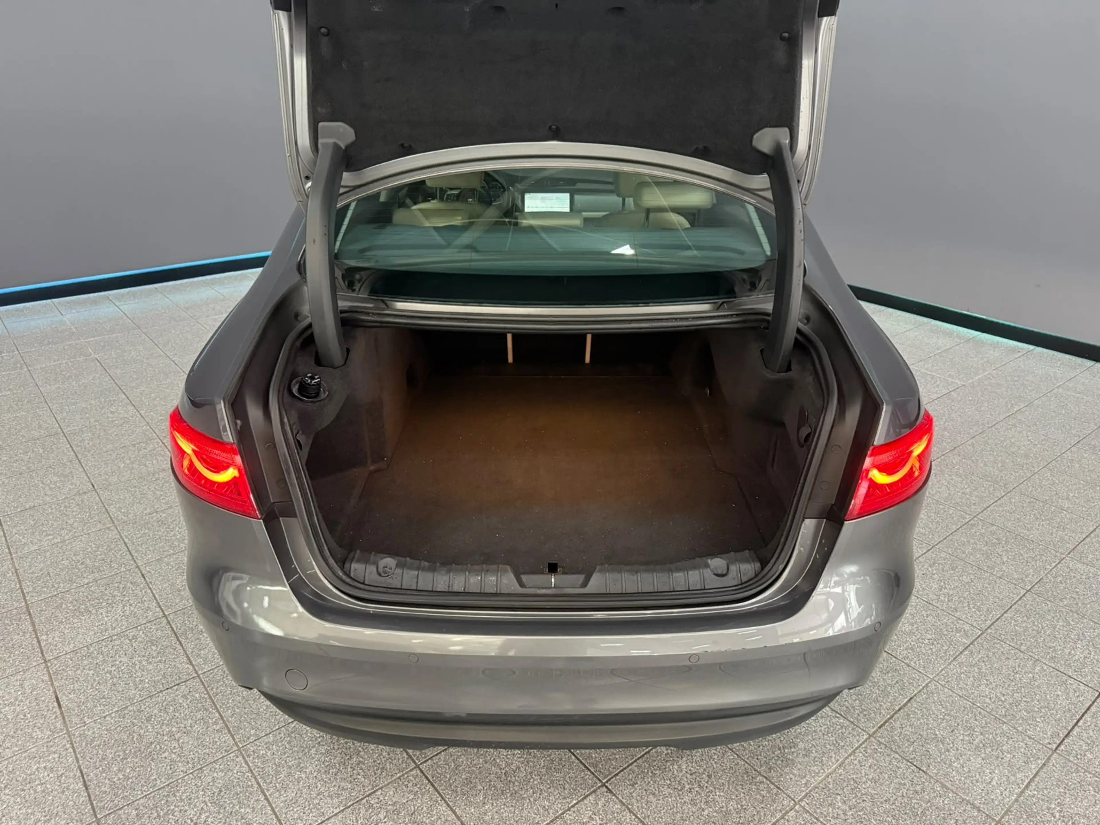 Jaguar XF 2.0d Portfolio volledig dealer onderhouden — photo 22
