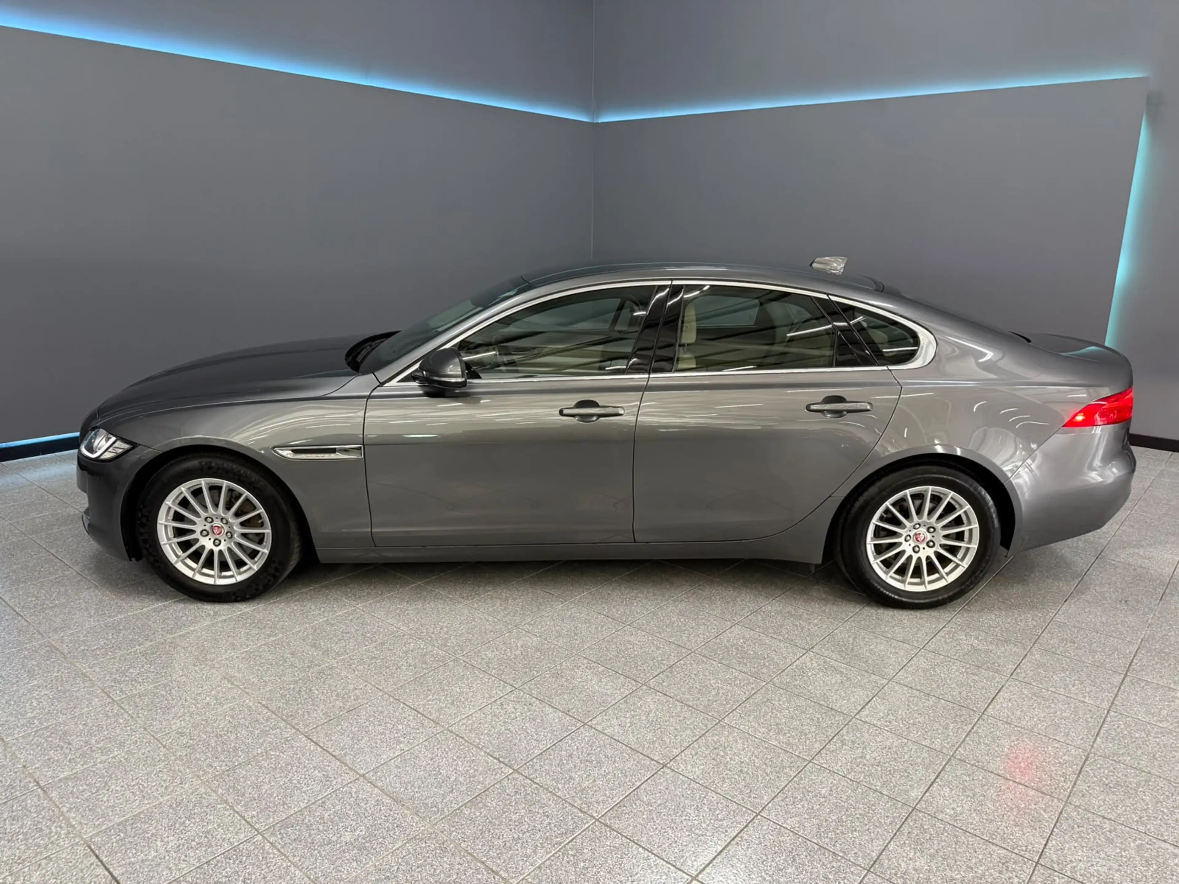 Jaguar XF 2.0d Portfolio volledig dealer onderhouden — photo 9