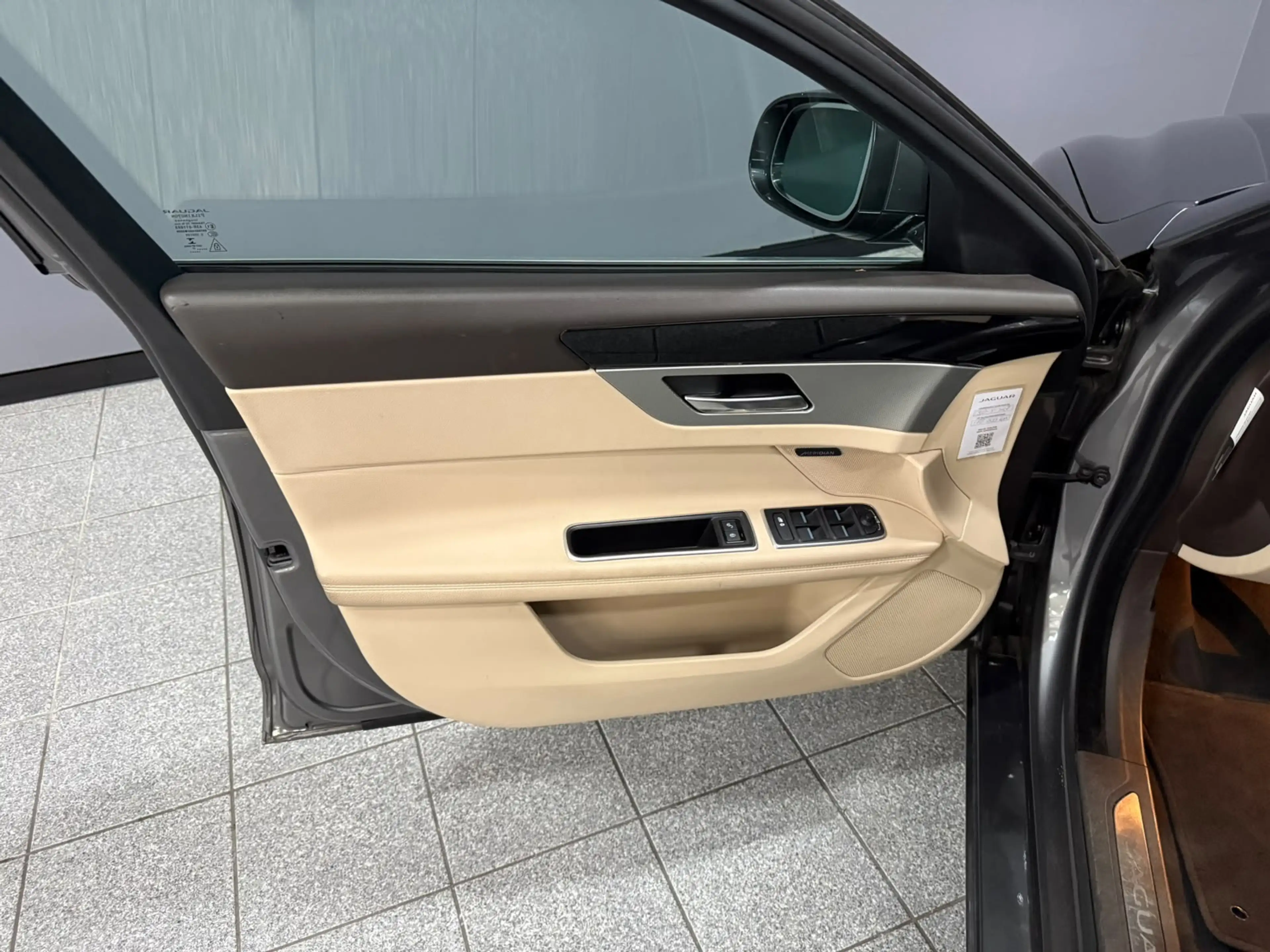 Jaguar XF 2.0d Portfolio volledig dealer onderhouden — photo 11