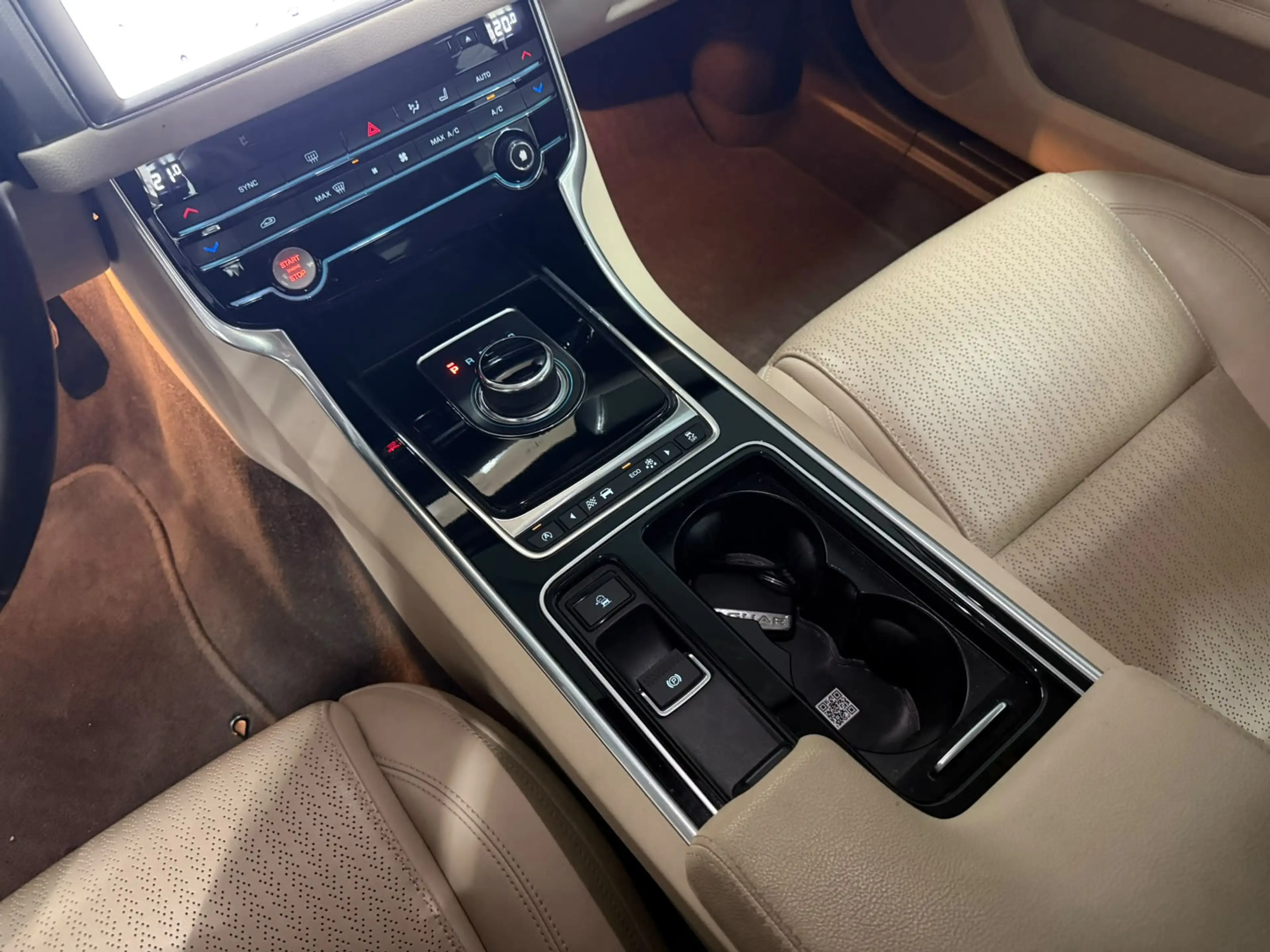 Jaguar XF 2.0d Portfolio volledig dealer onderhouden — photo 16