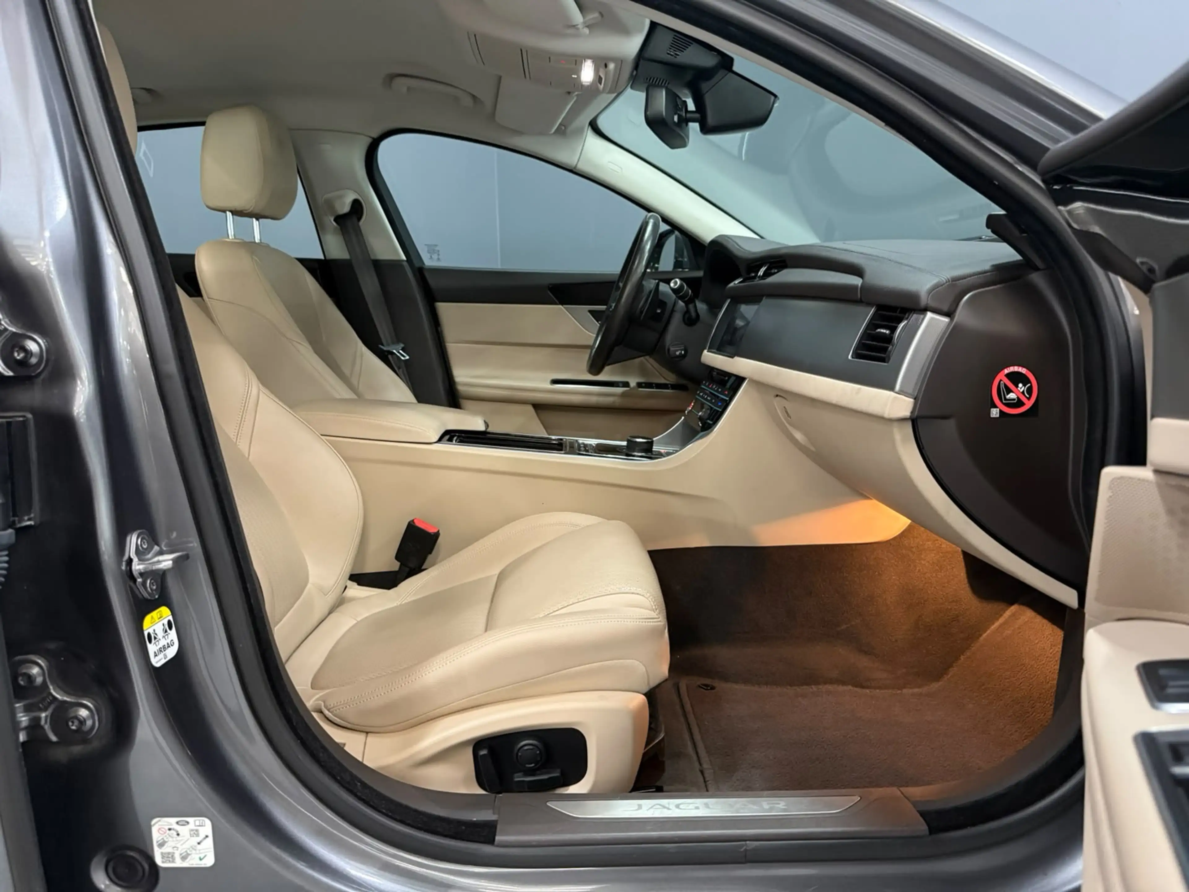 Jaguar XF 2.0d Portfolio volledig dealer onderhouden — photo 18