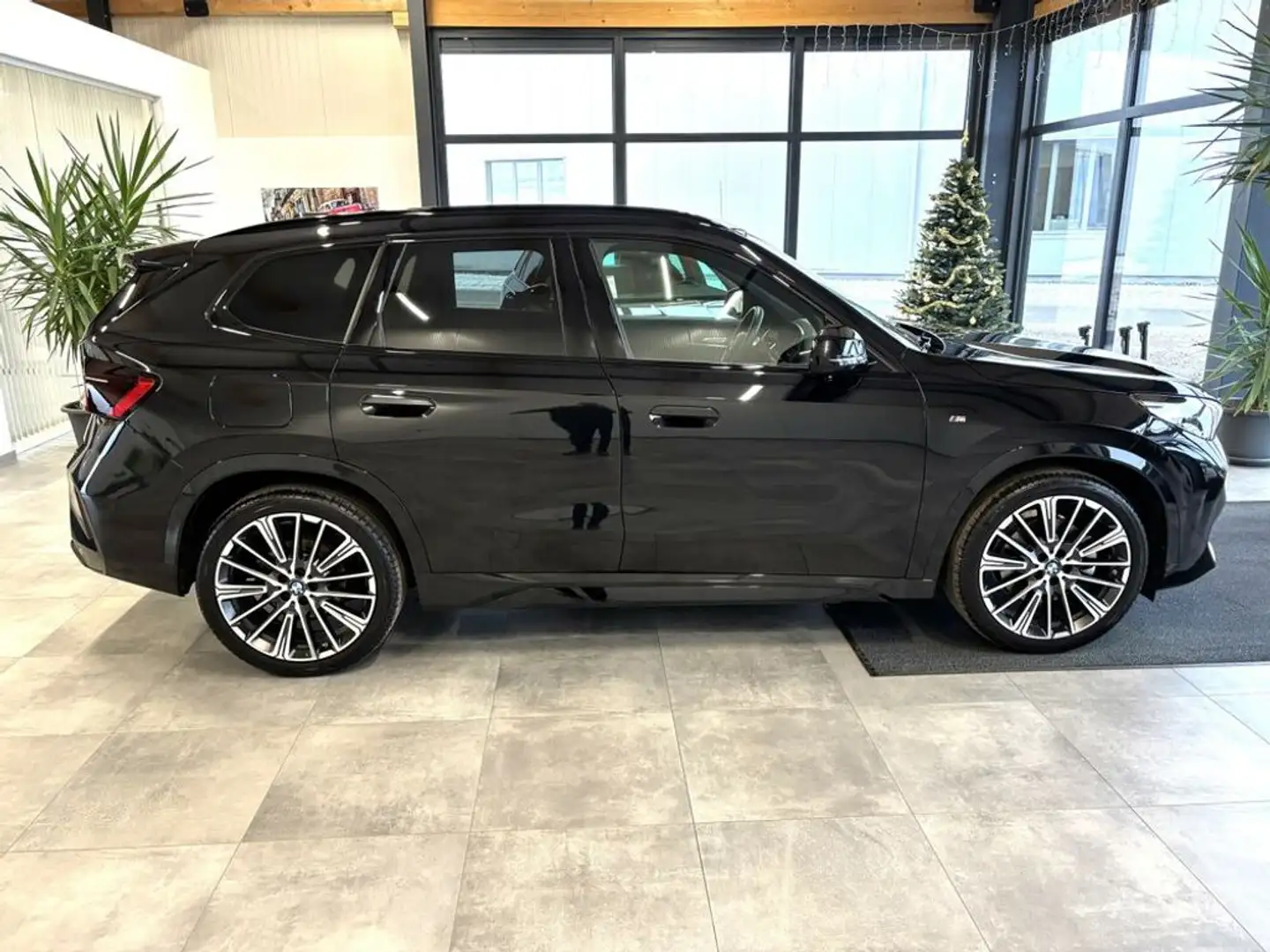 BMW X1 23 d xDrive M-Sport *LED*PDC*NAV*AHK* Schwarz - 2