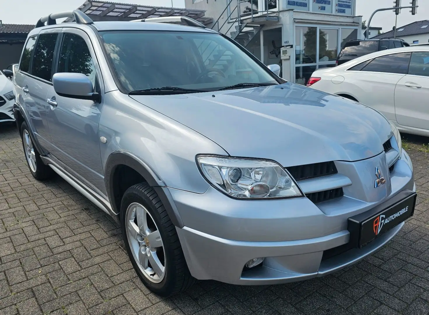 Mitsubishi Outlander 2.0 Intense Ezüst - 1