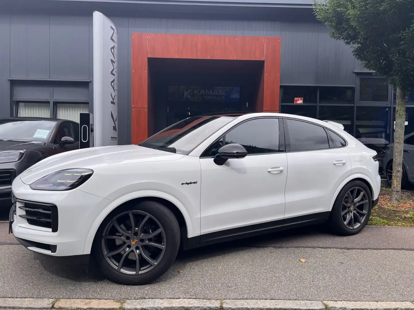 Porsche Cayenne Coupe E-Hyb.Hinterachs · PDCC· ACC · 360 Weiß - 1