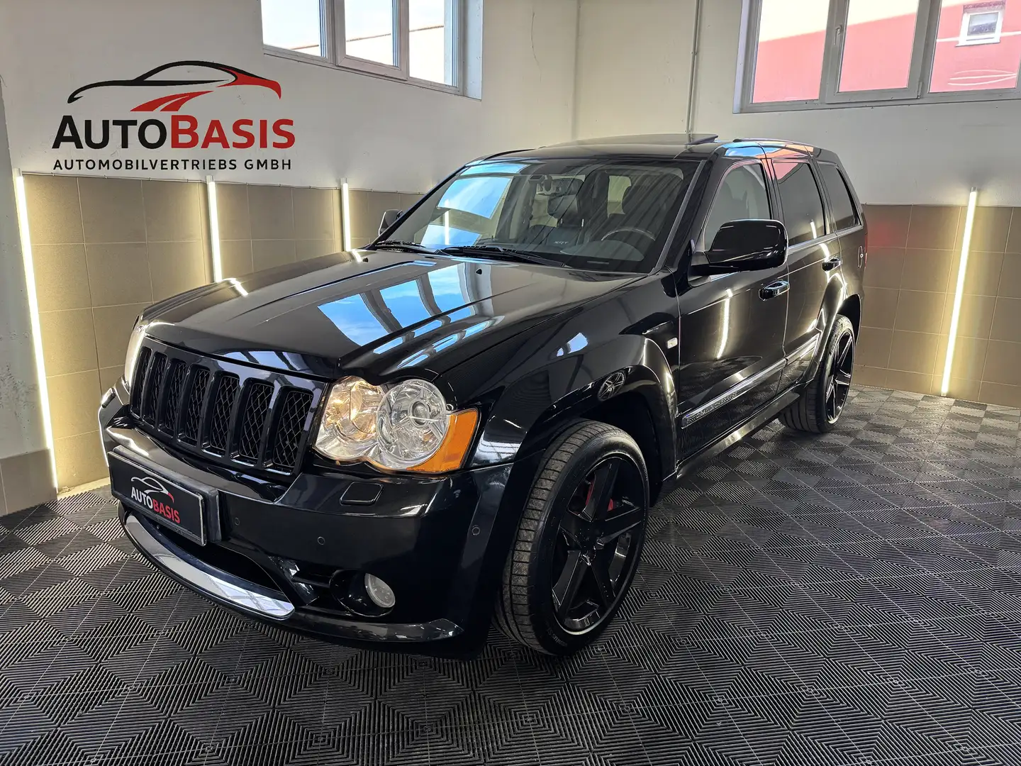 Jeep Grand Cherokee 6.1 SRT8 Xenon/Schiebedach/20-Zoll/Kamera/Navi/PDC Schwarz - 1