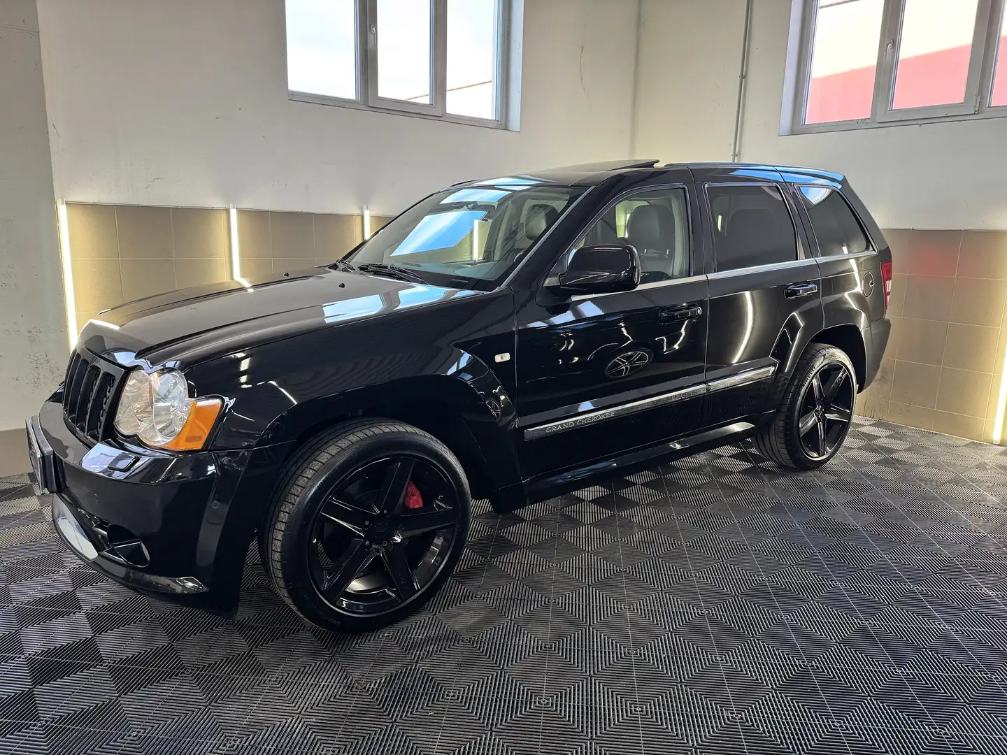 Jeep Grand Cherokee 6.1 SRT8 Xenon/Schiebedach/20-Zoll/Kamera/Navi/PDC Schwarz - 2