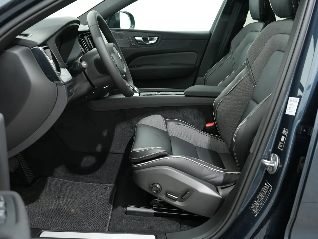 Volvo XC60 2.0 T8 RECHARGE AWD 455PK PLUS BLACK EDITION AUT8, миниатюра 16