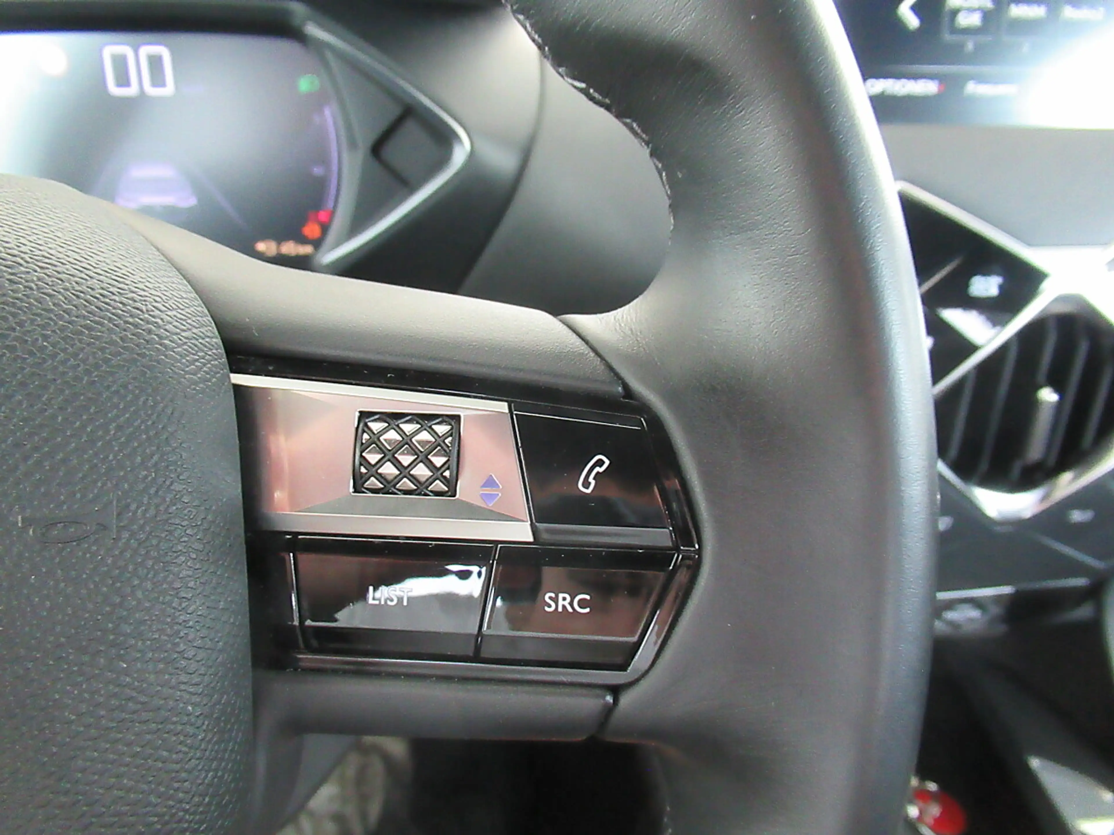 DS Automobiles DS 3 DS3 Crossback PureTech 100 S&S Manuell Bastille — photo 12