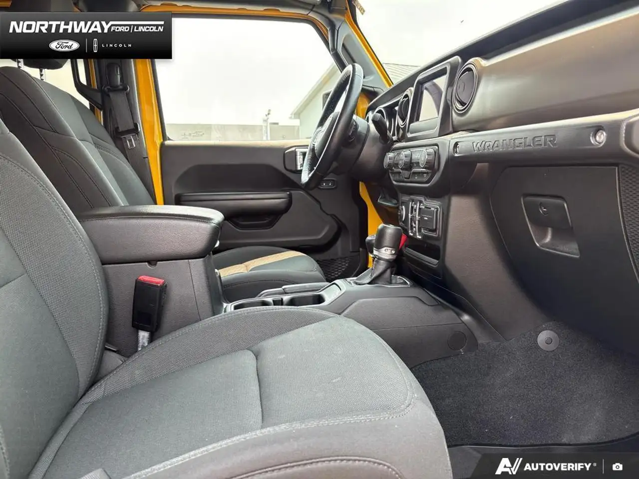 Jeep Wrangler photo Jeep Wrangler