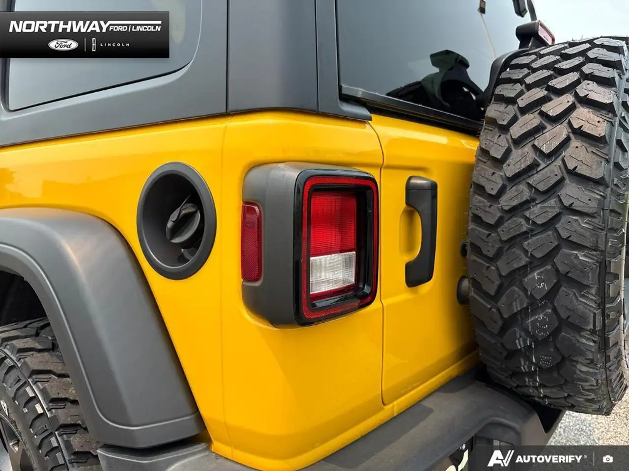 Jeep Wrangler photo Jeep Wrangler