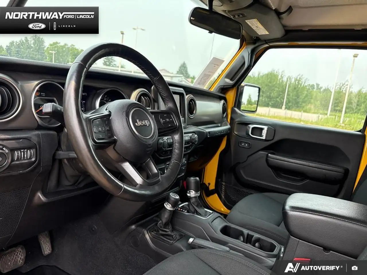 Jeep Wrangler photo Jeep Wrangler