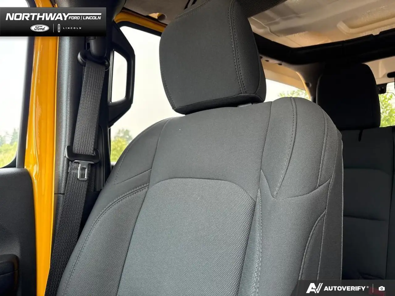 Jeep Wrangler photo Jeep Wrangler