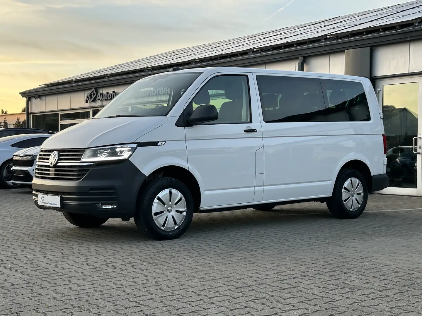 Volkswagen T6.1 Transporter 2.0 TDI DSG*AHK*Flügel*LED*SHZ*Standhzg* Weiß - 2