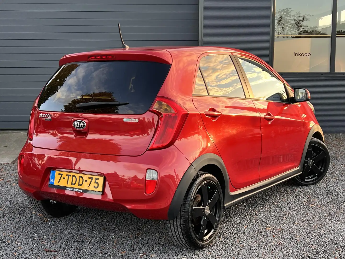 Kia Picanto 1.0 CVVT ISG R-Cross 2e Eigenaar,Navi,Airco,5 Deur Rood - 2