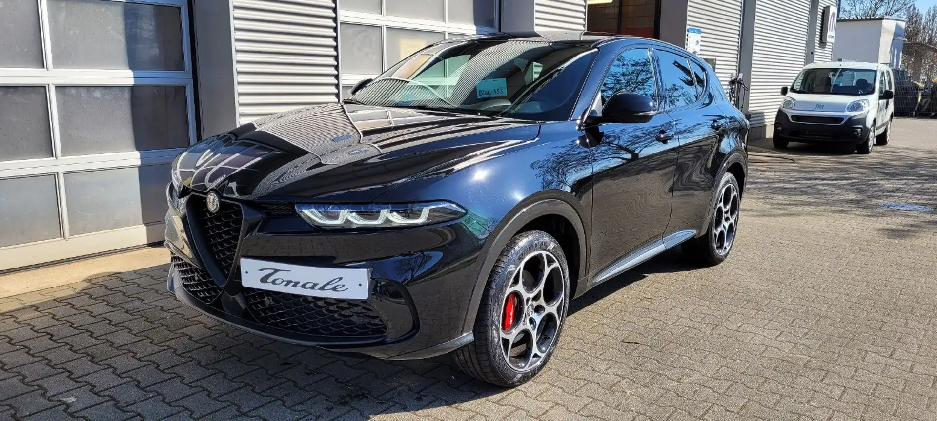 Alfa Romeo Tonale Veloce Plug-In-Hybrid AWD Schwarz - 2